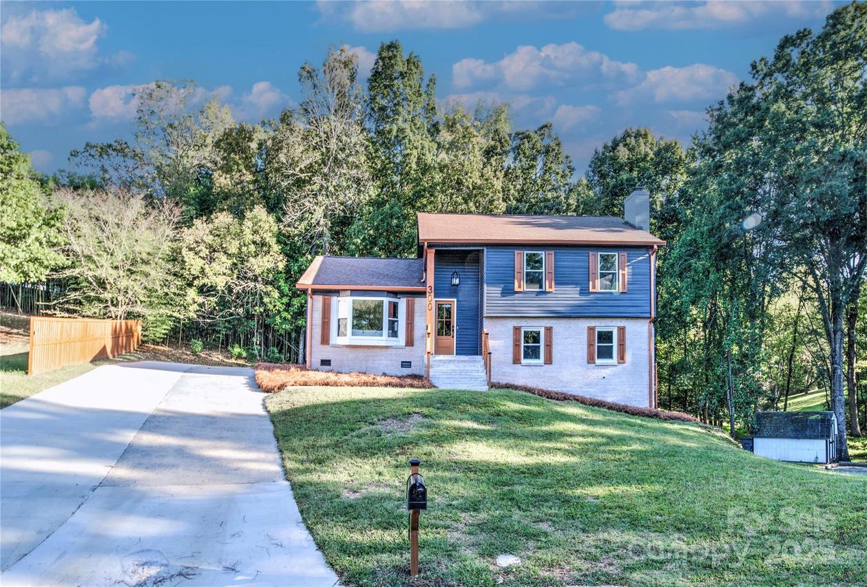 300 Dollar Cir., Charlotte, NC 28270