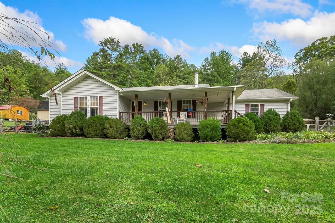 847 Bee Tree Rd., Swannanoa, NC 28778