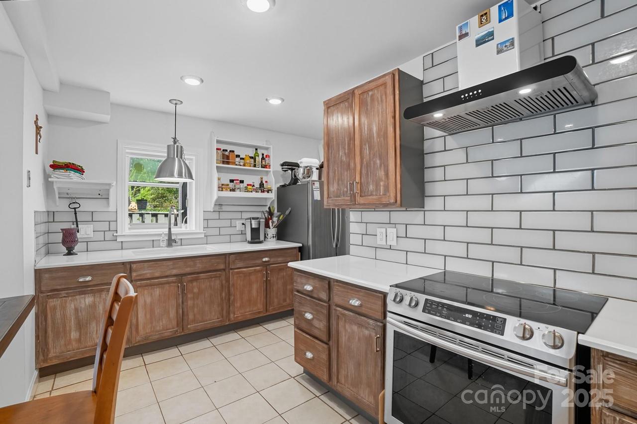 6103 Honeysuckle Ln., Charlotte, NC 28212