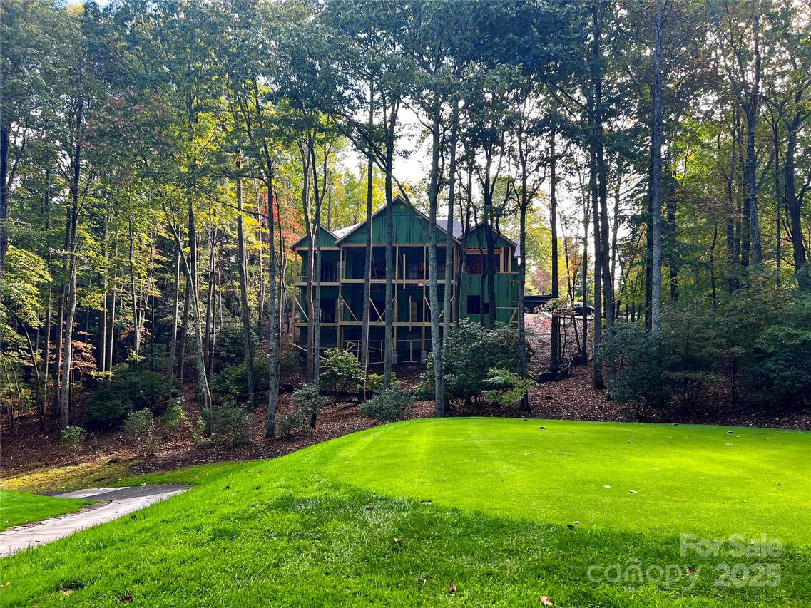 99 Little Cherokee Ridge, Hendersonville, NC 28739