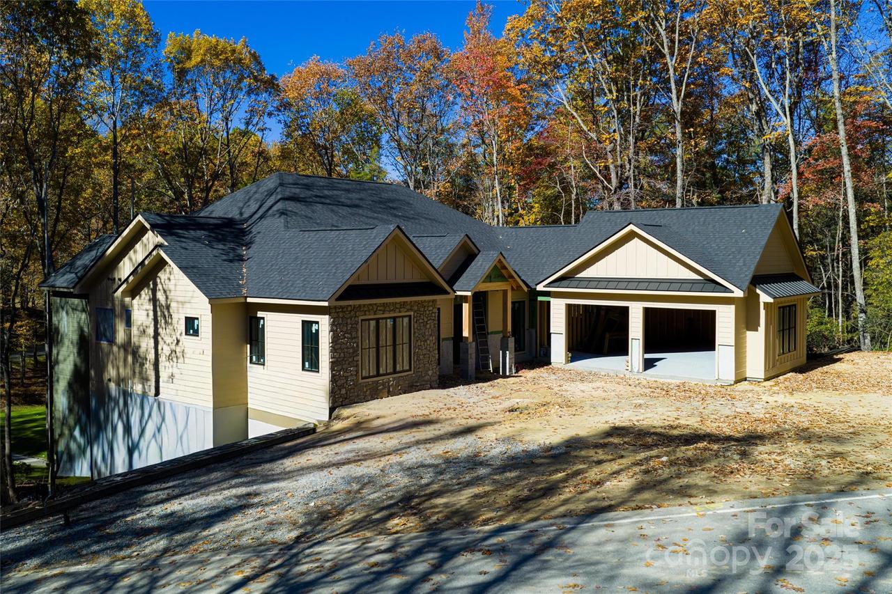 99 Little Cherokee Ridge, Hendersonville, NC 28739