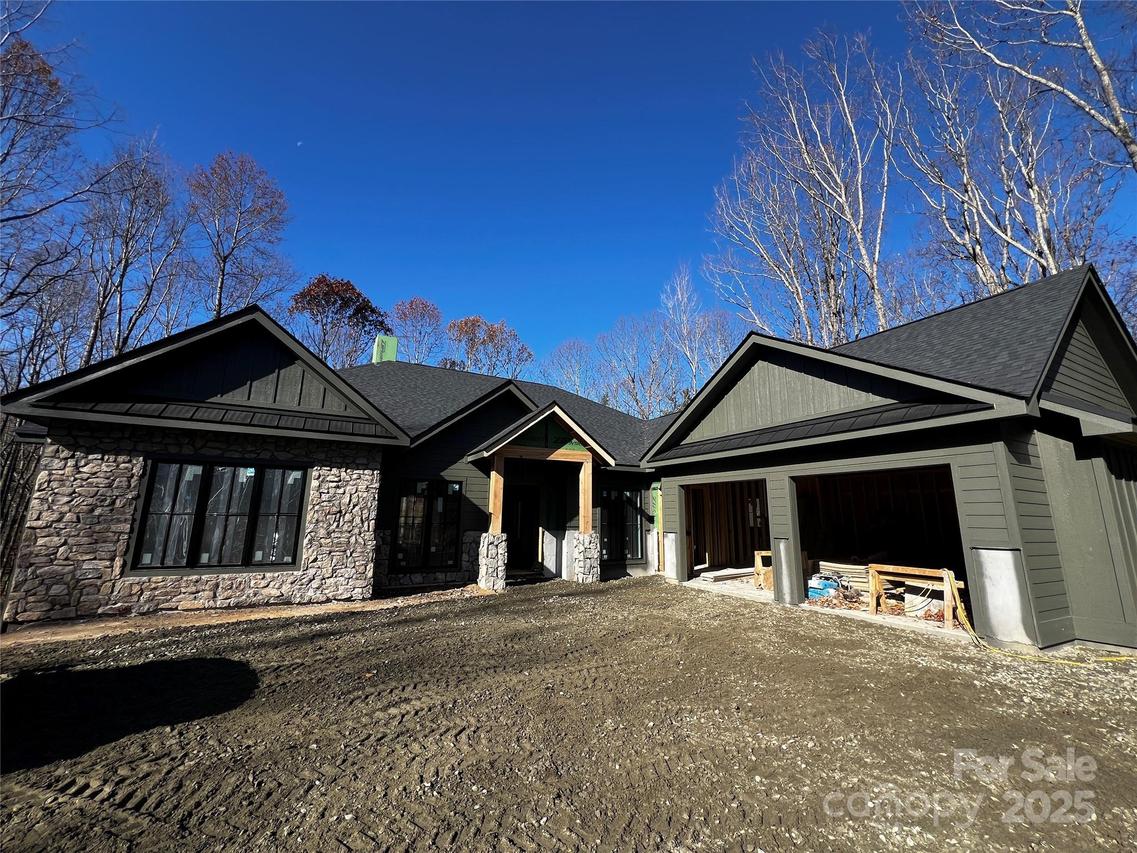 99 Little Cherokee Ridge, Hendersonville, NC 28739