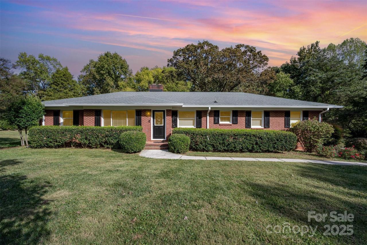 8608 Cedarbrook Dr., Charlotte, NC 28215