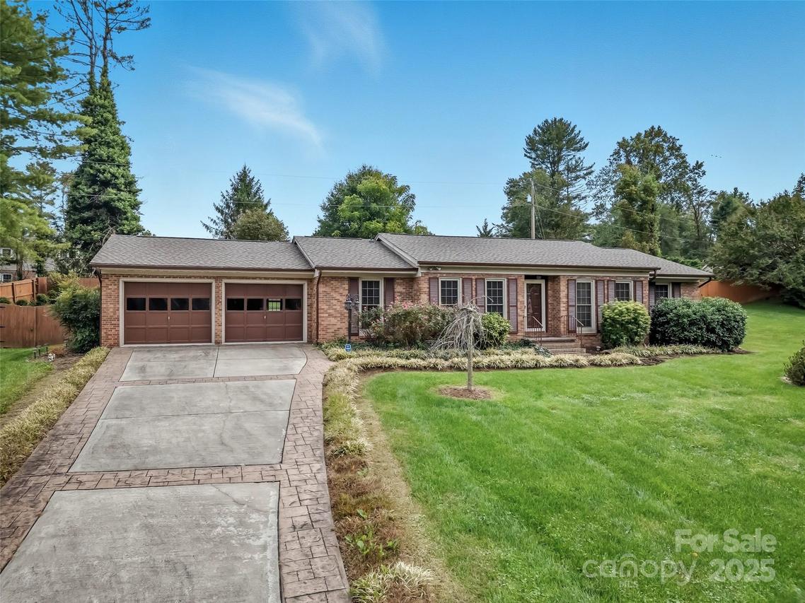 304 Melissa Way, Hendersonville, NC 28791
