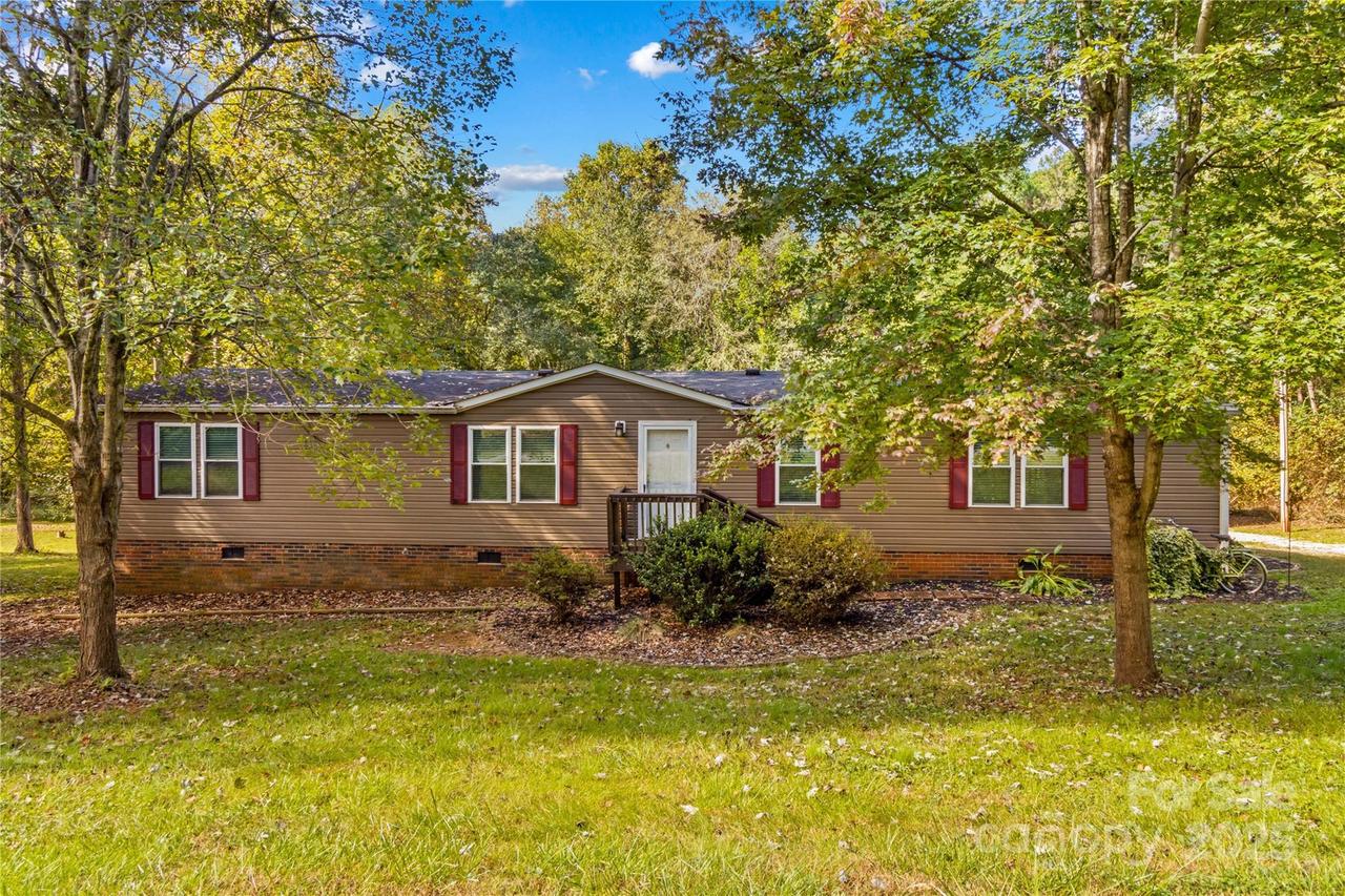 146 Coolwood Dr., Statesville, NC 28625