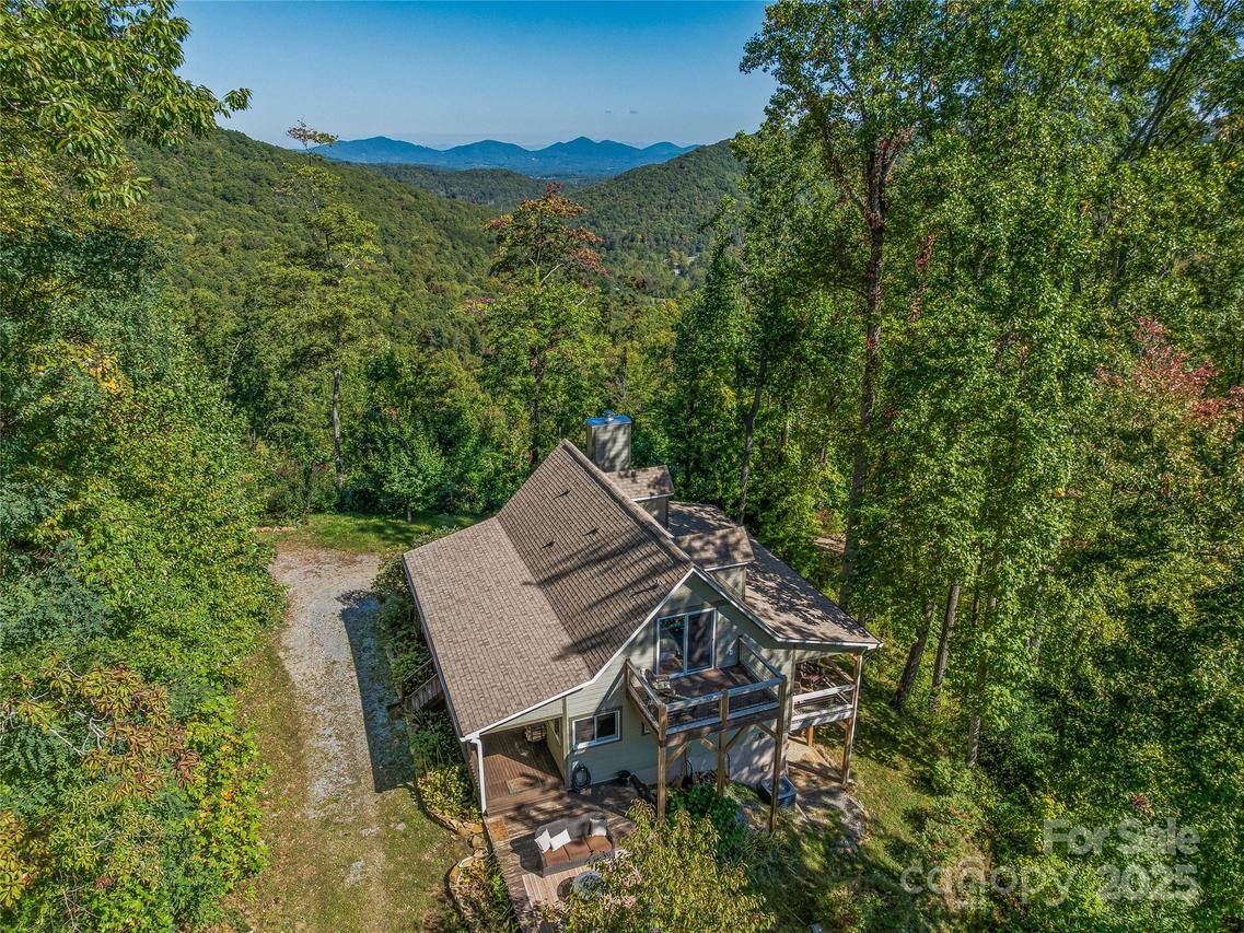 382 Black Oak Cove Rd., Candler, NC 28715