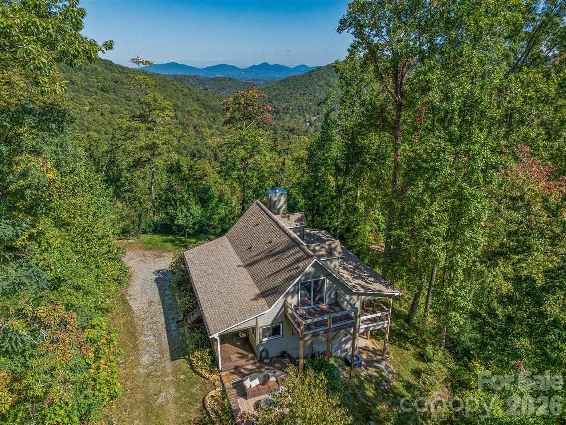 382 Black Oak Cove Rd., Candler, NC 28715