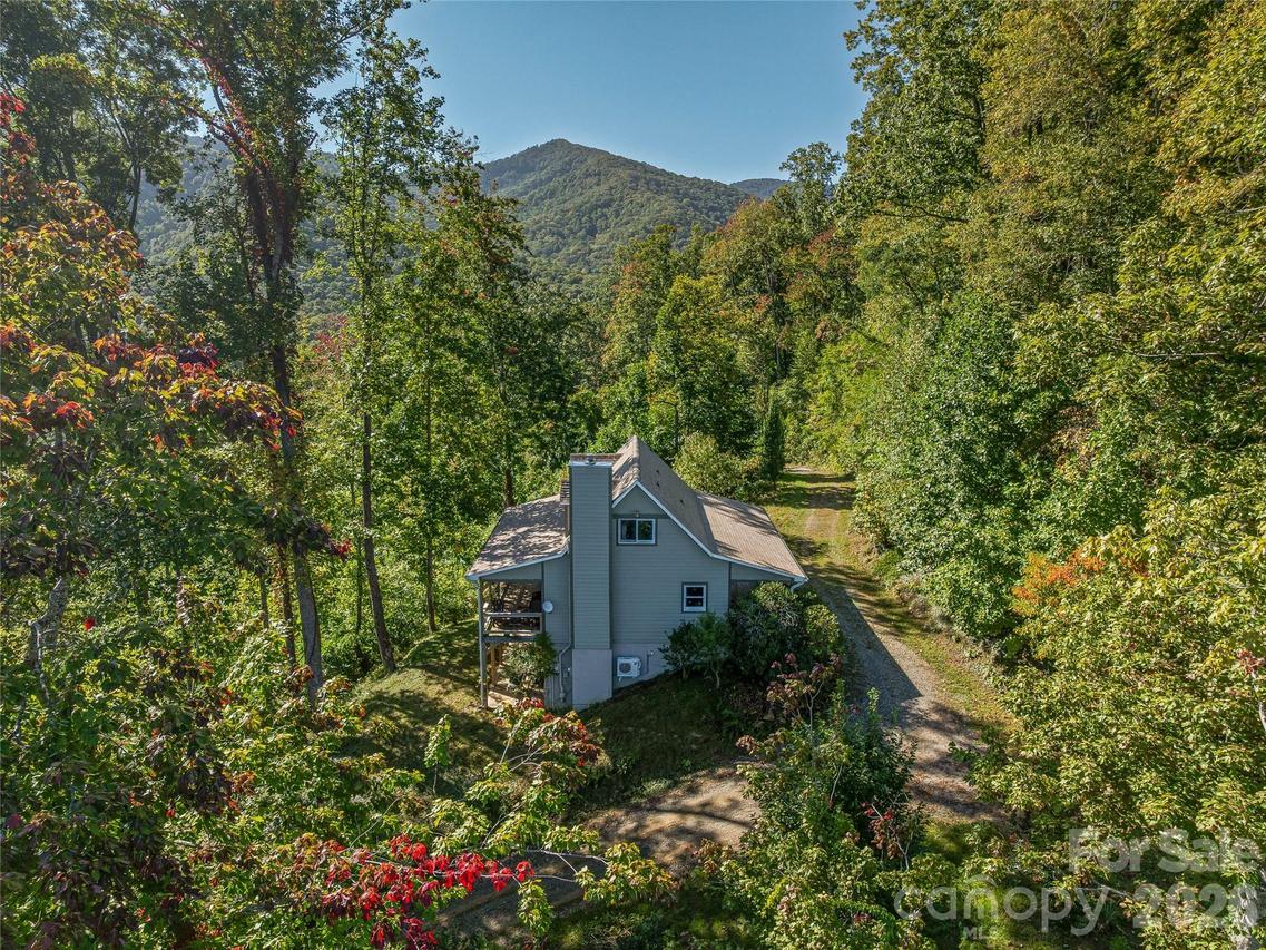 382 Black Oak Cove Rd., Candler, NC 28715