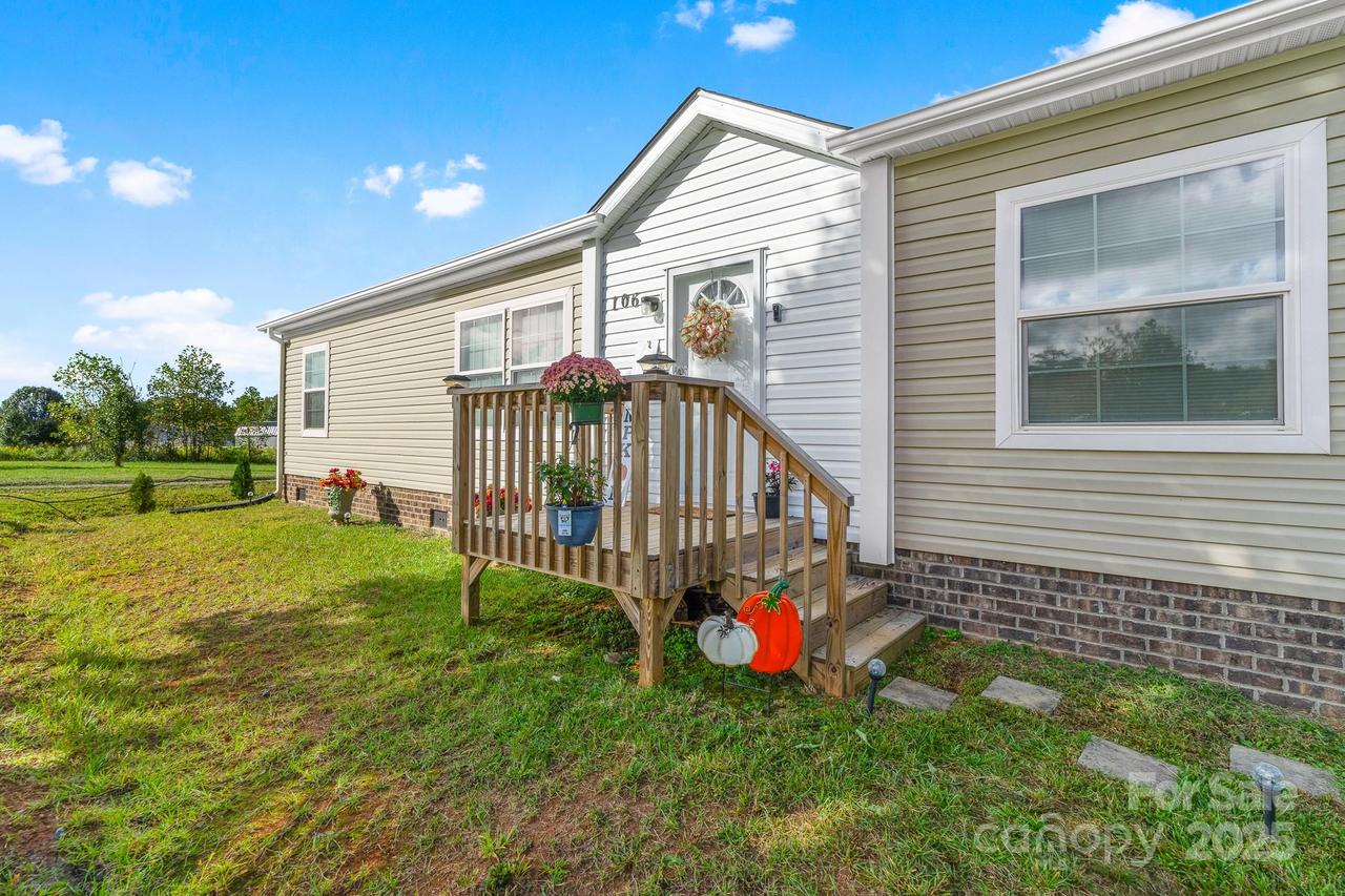 106 Ol Field Ct., Lawndale, NC 28090