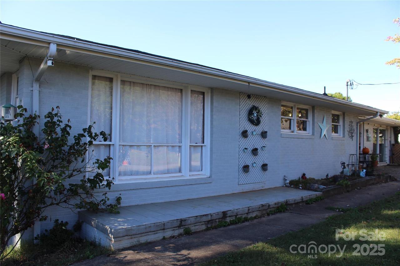 107 N Matthews St., Morganton, NC 28655