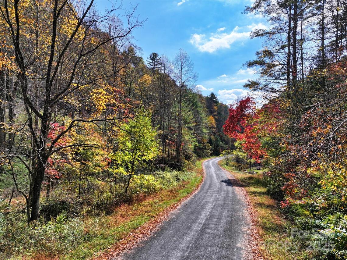 366 Renfro Rd., Green Mountain, NC 28740