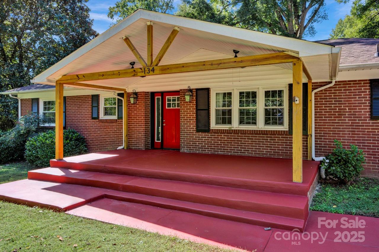 134 Birchwood Dr., Charlotte, NC 28214