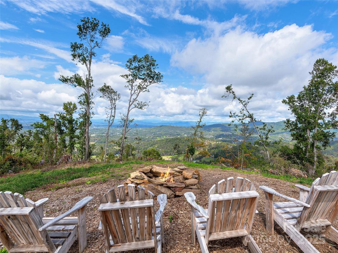 556 Elk Mountain Scenic Hwy., Asheville, NC 28804
