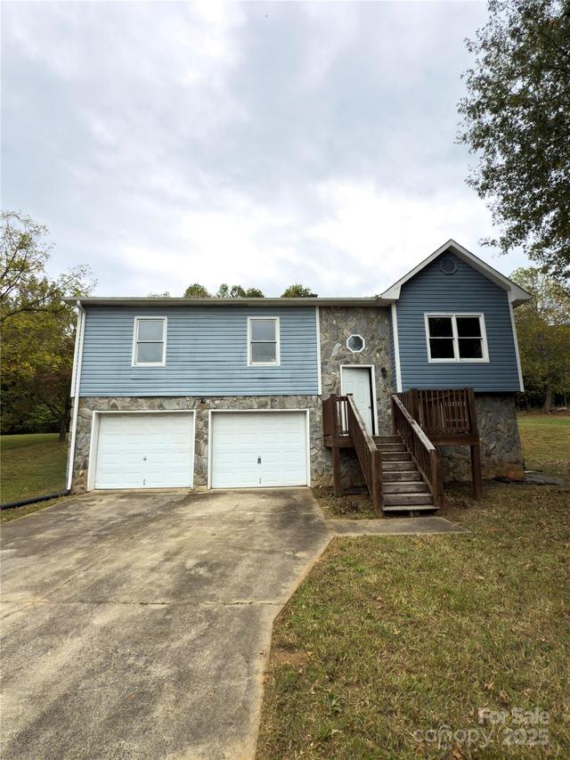 931 Emerald Pl., Lenoir, NC 28645