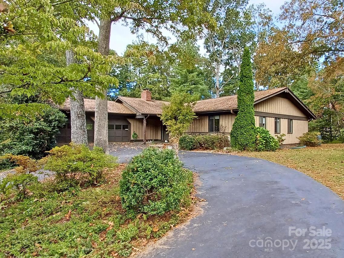 3204 Hickory Hill Rd., Hendersonville, NC 28792