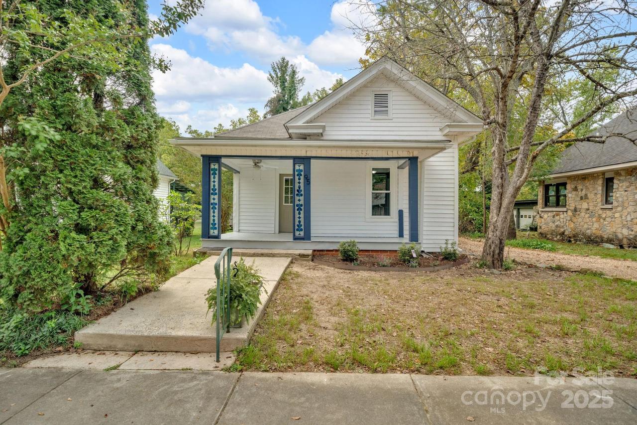 95 Whitmire St., Brevard, NC 28712