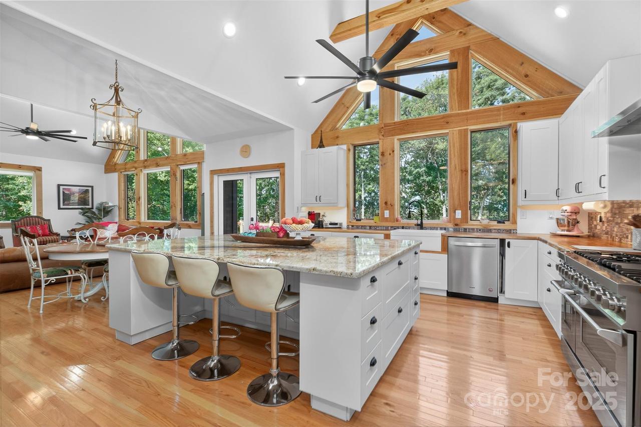 45 Mack Hill Dr., Hendersonville, NC 28739