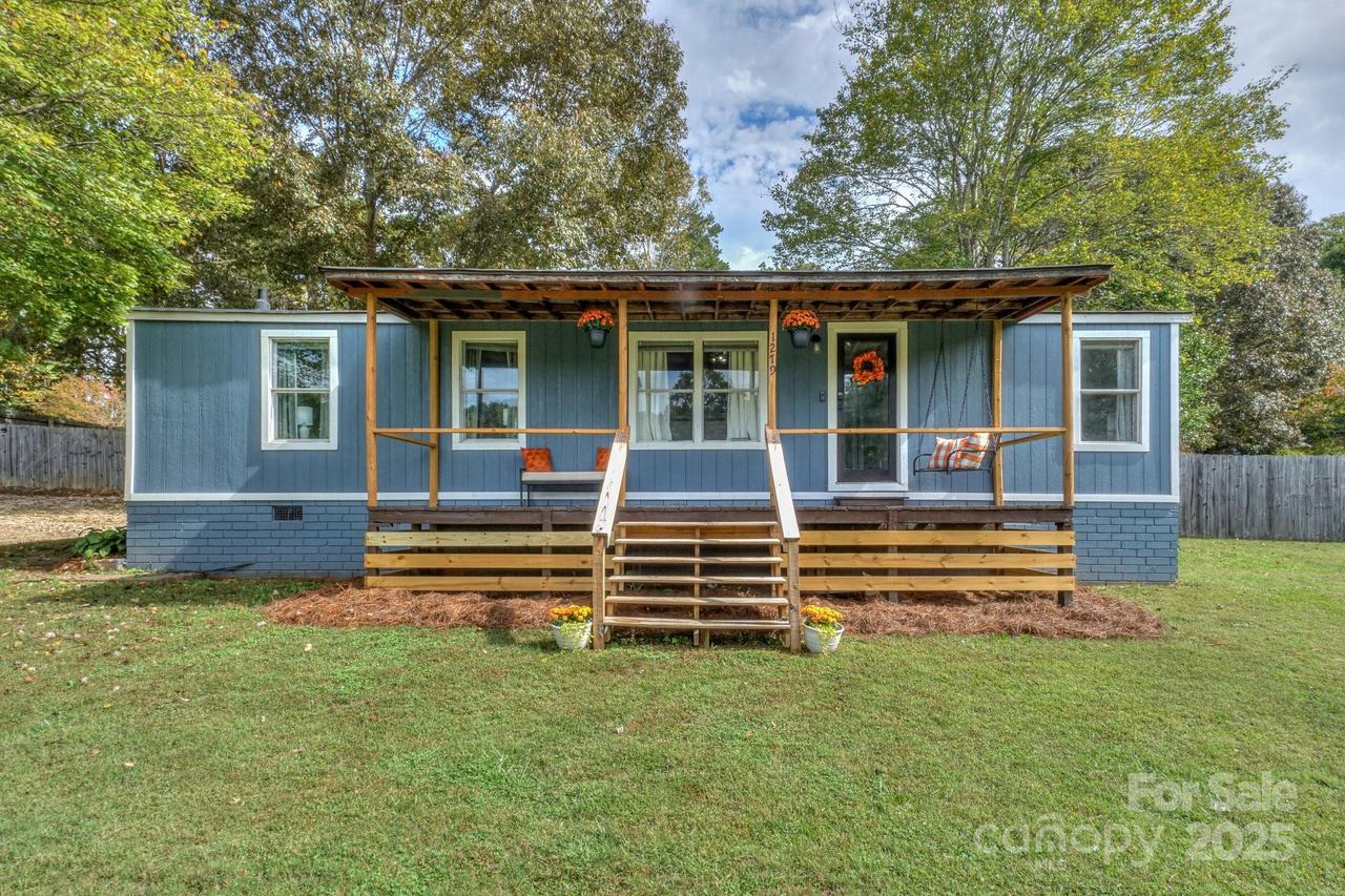 1279 Craig Dr., Iron Station, NC 28080