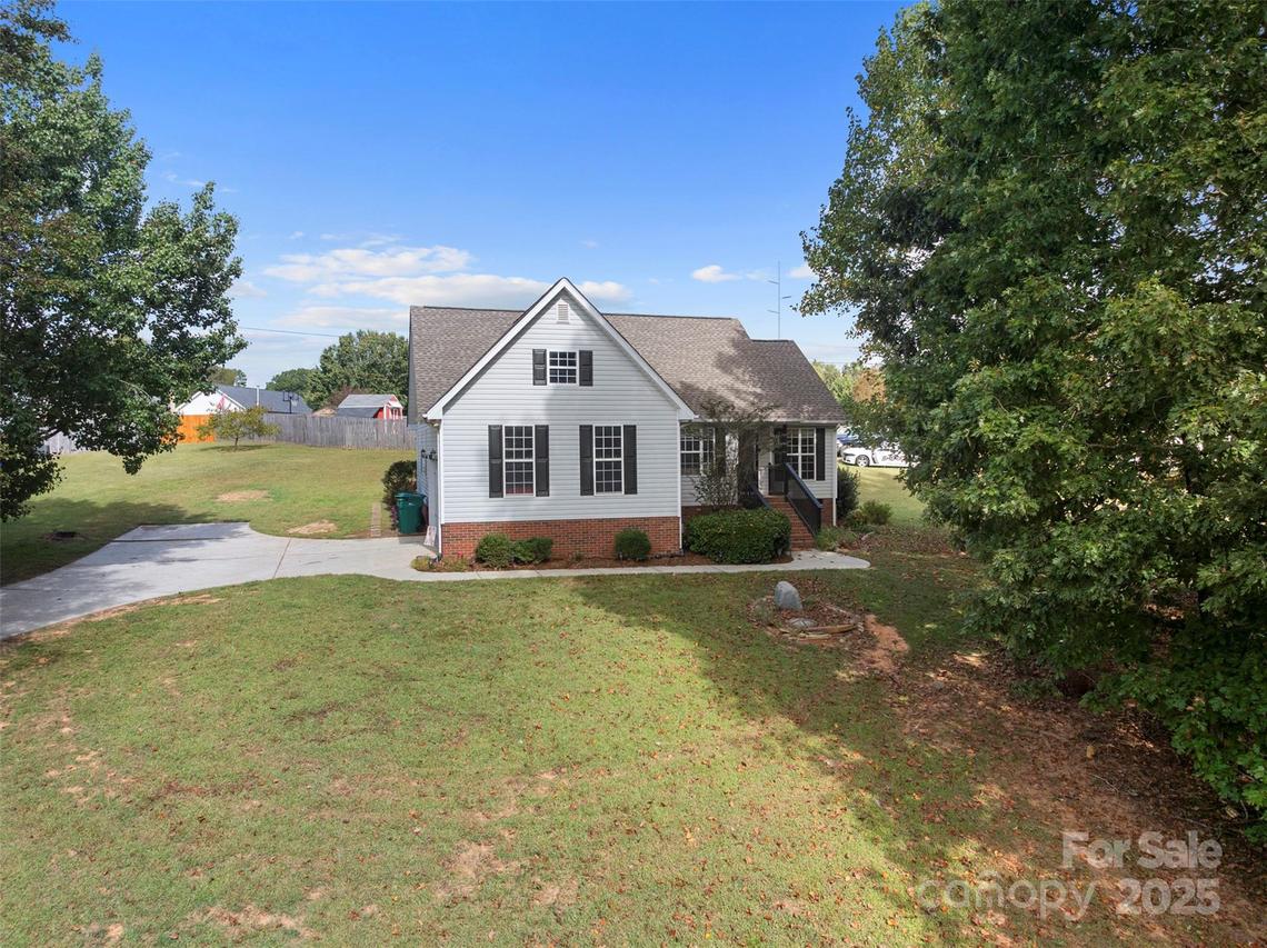 931 Hollow Hill Ct., Stanfield, NC 28163