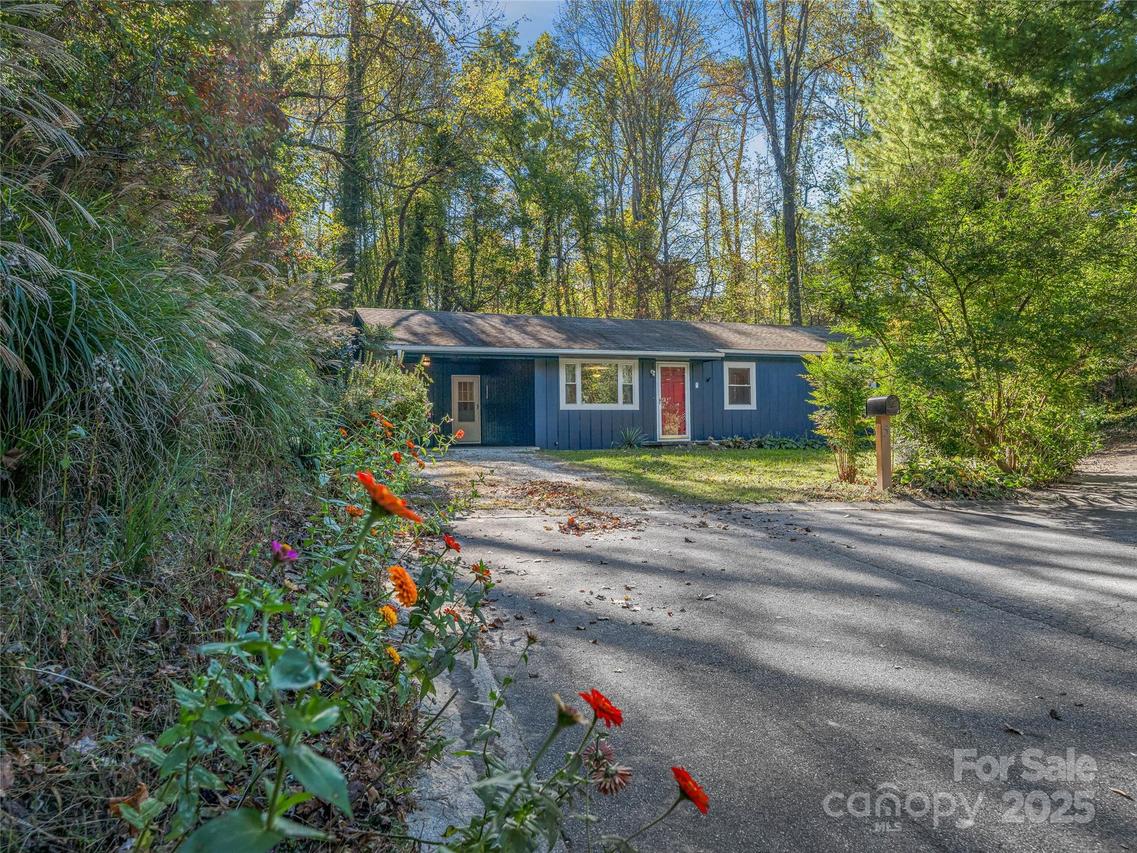 5 West Cove St., Weaverville, NC 28787