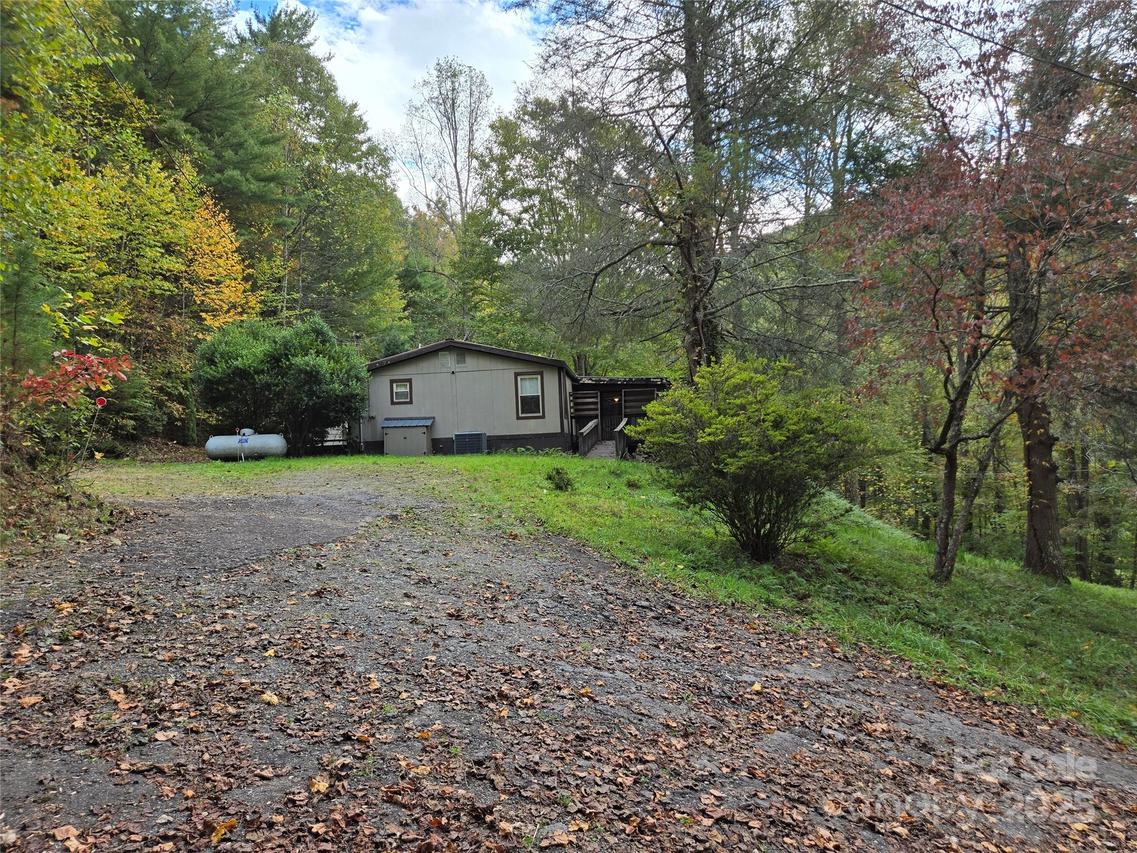 102 Serenity Ln., Clyde, NC 28721