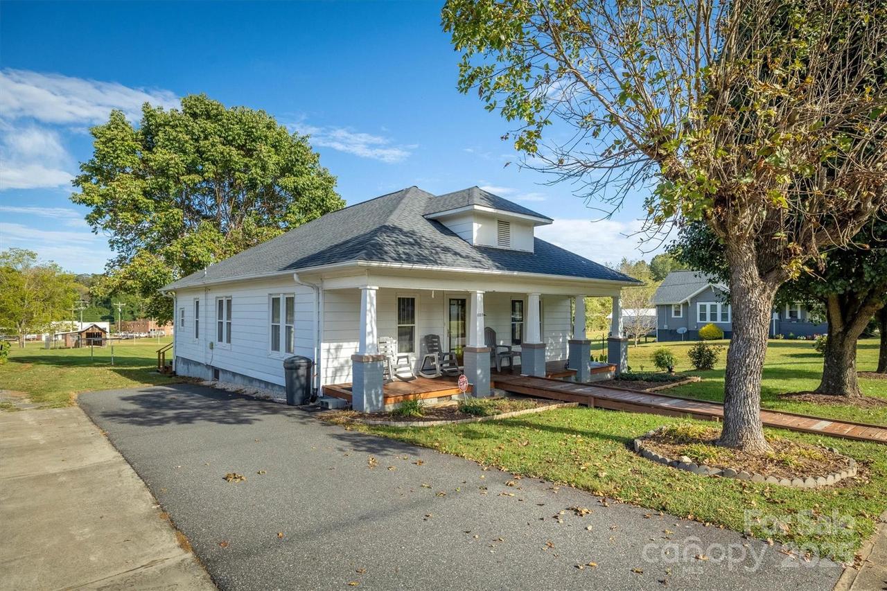 609 E Concord St., Morganton, NC 28655