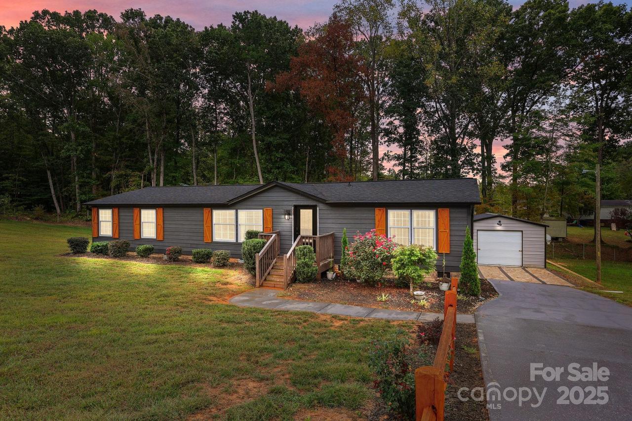13801 Saint Thomas Dr., Stanfield, NC 28163