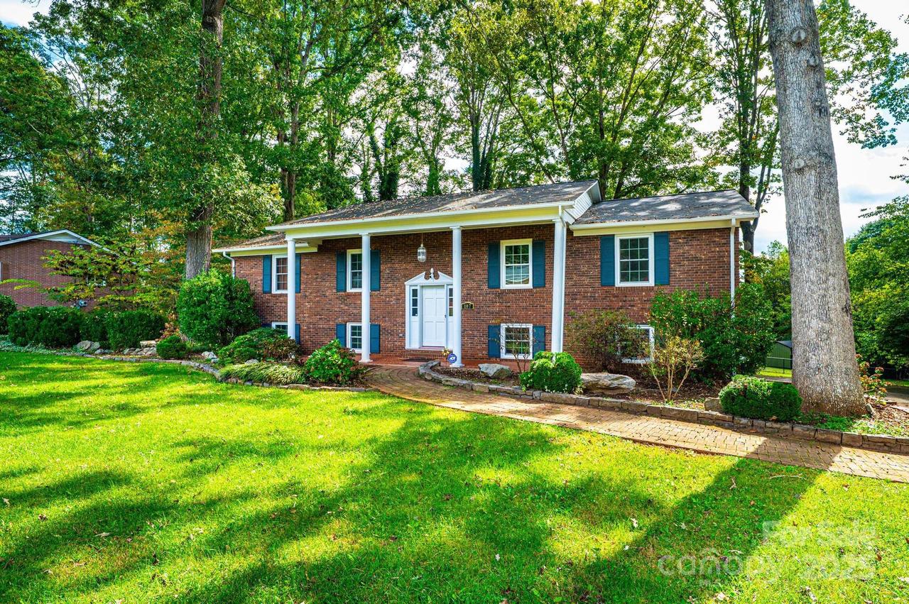 107 Oakwood St., Morganton, NC 28655