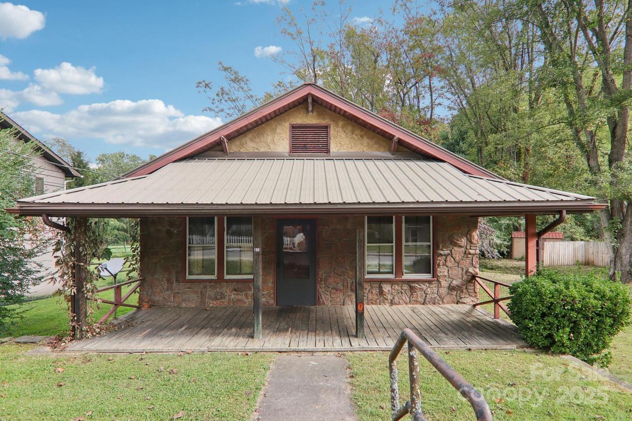 169 East St., Waynesville, NC 28786