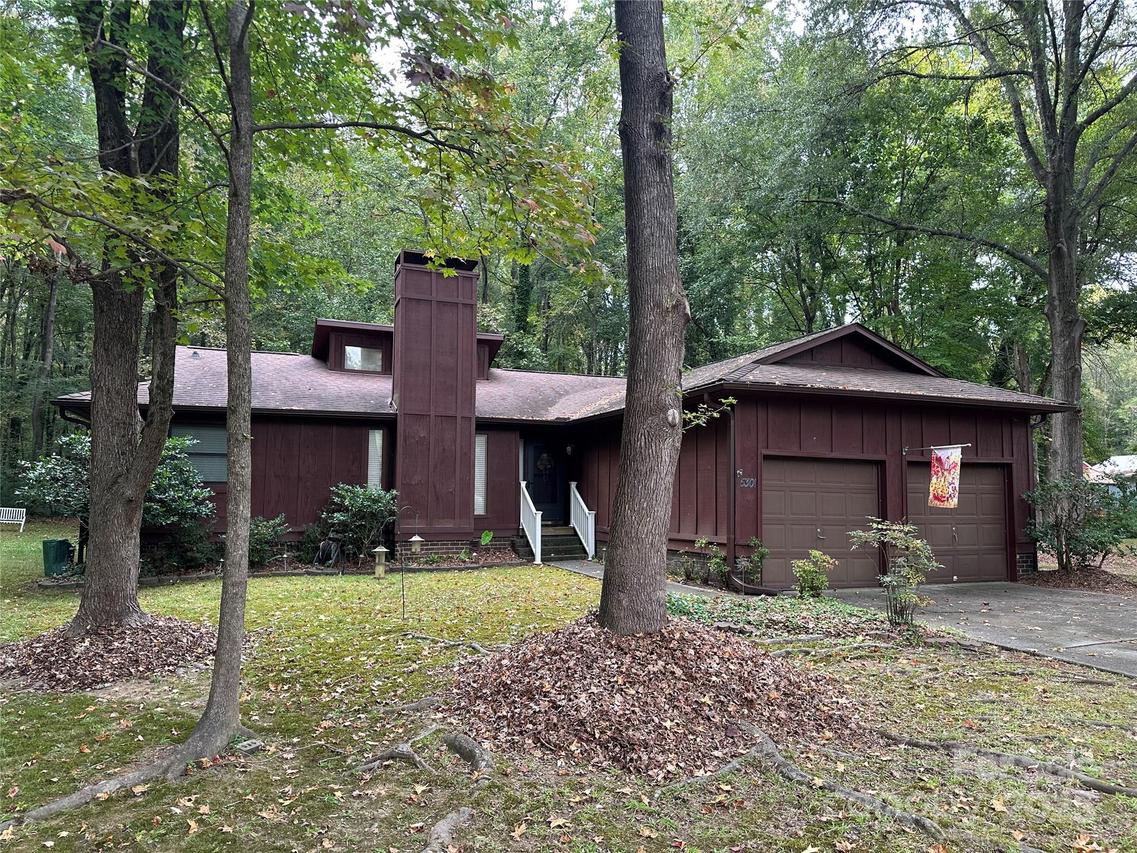 5301 Dawndeer Ln., Charlotte, NC 28212