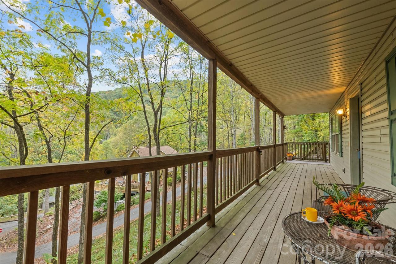 42 Greenview Dr., Maggie Valley, NC 28751