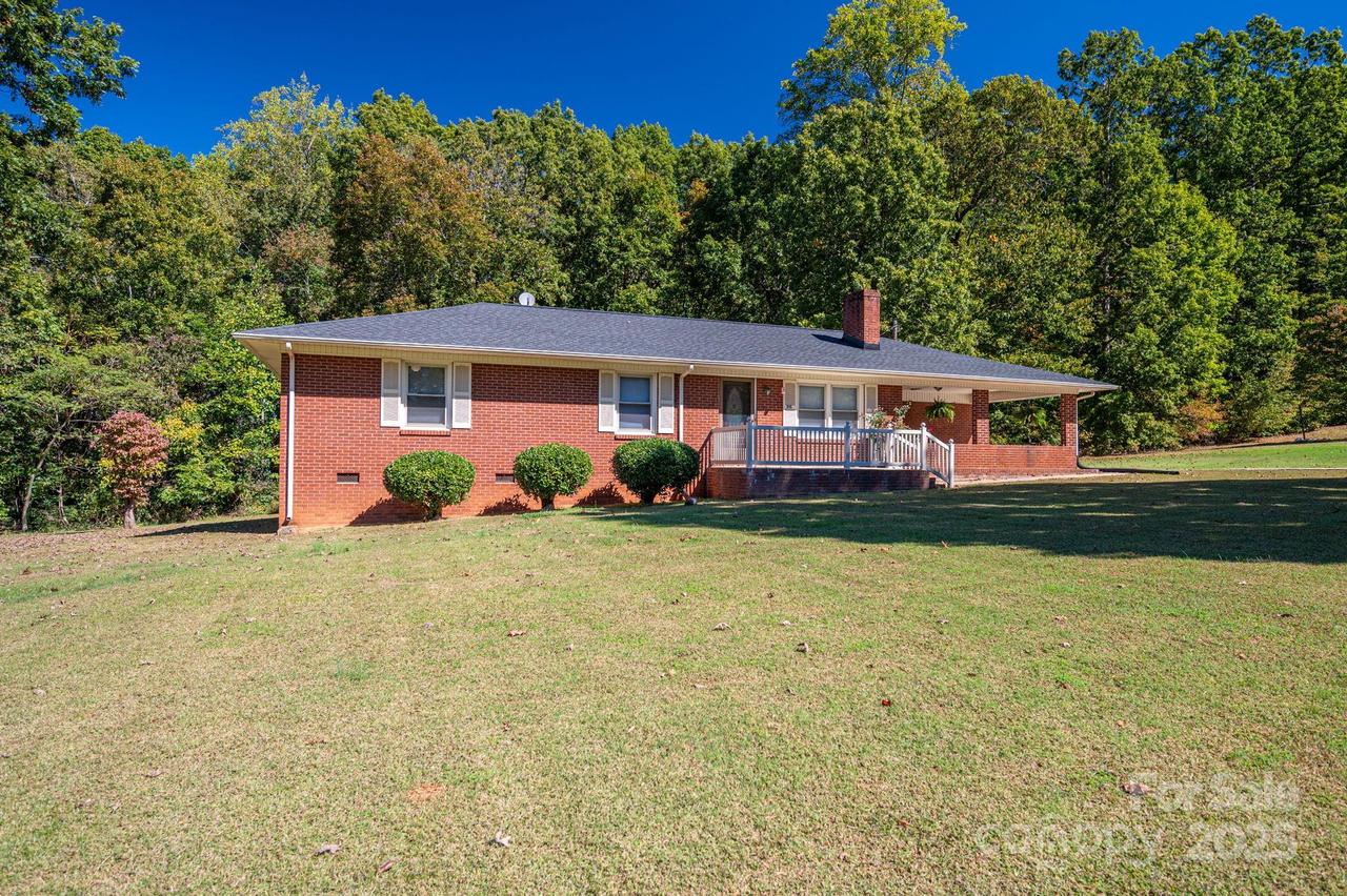 215 Suncrest Rd., Cherryville, NC 28021