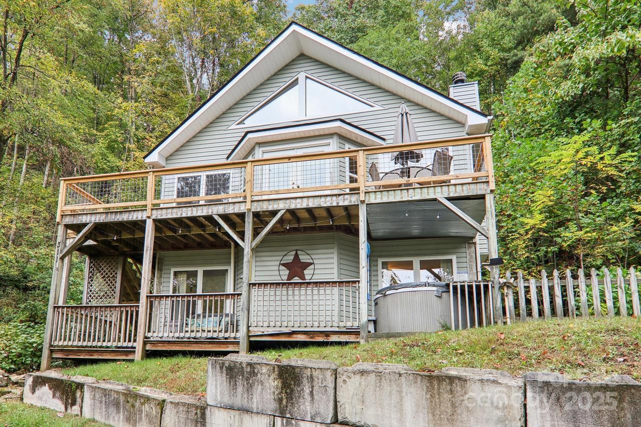 311 Jacks Knob Rd., Barnardsville, NC 28709