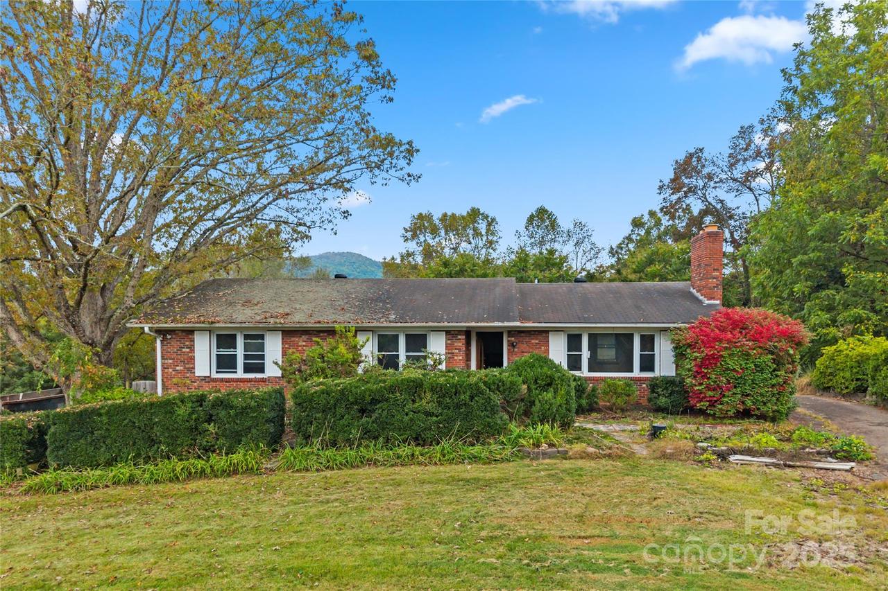 126 College Cir., Swannanoa, NC 28778