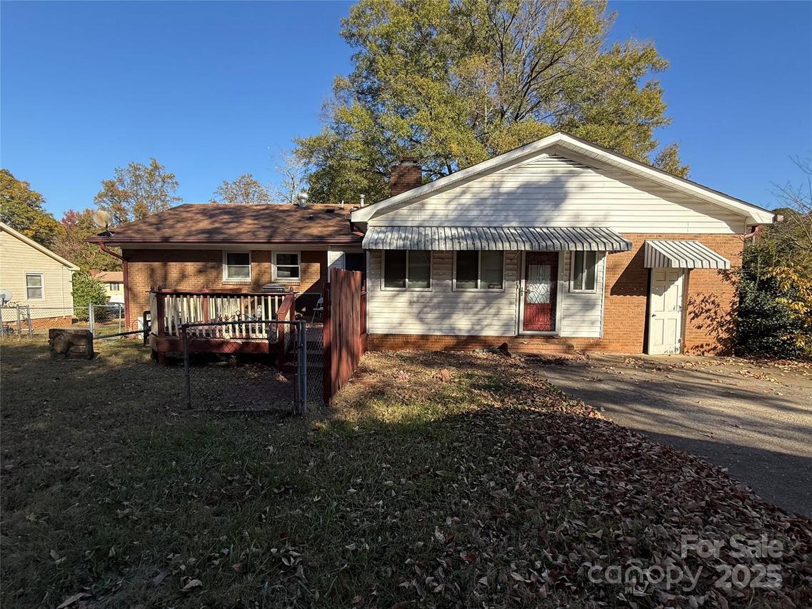 6201 Eagle Peak Dr., Charlotte, NC 28214