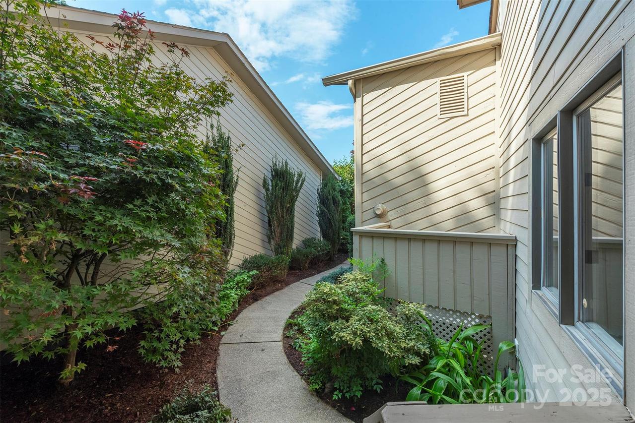 115 Clubwood Ct., Asheville, NC 28803