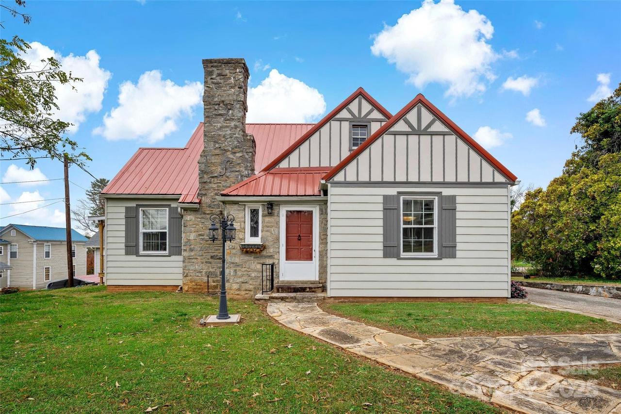 141 N Madison St., Marion, NC 28752