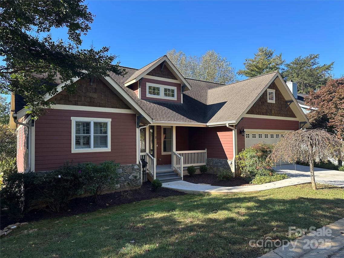 2 Oakhaven Ter., Asheville, NC 28803