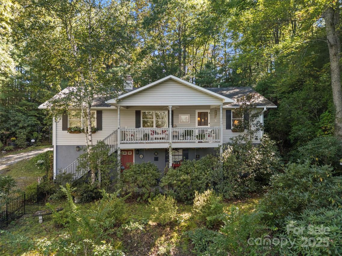 296 Ivy Ridge Cir., Sylva, NC 28779