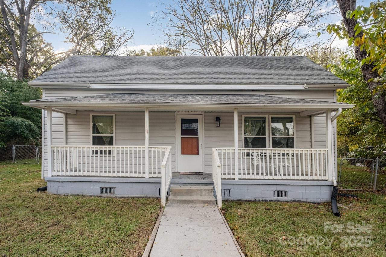 201 1st St., Mount Holly, NC 28120