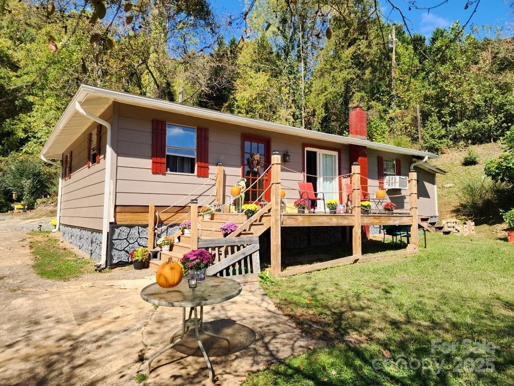 41 Gunches Dirt Rd., Candler, NC 28715