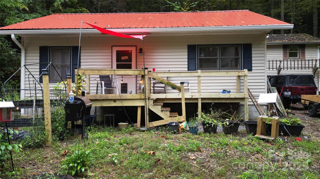 739 Holiday Dr., Hendersonville, NC 28739