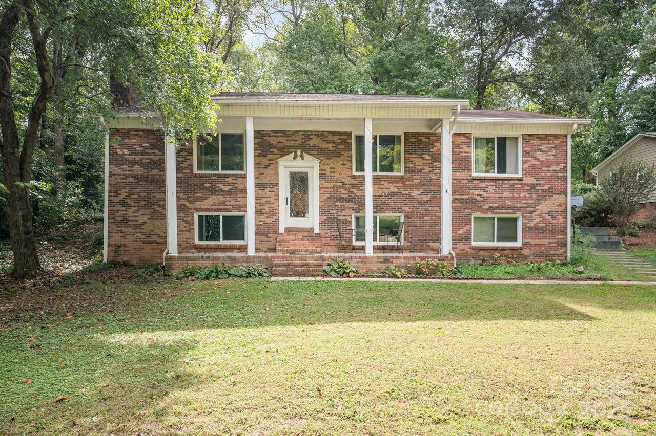 1959 Rock Springs Cir., Denver, NC 28037