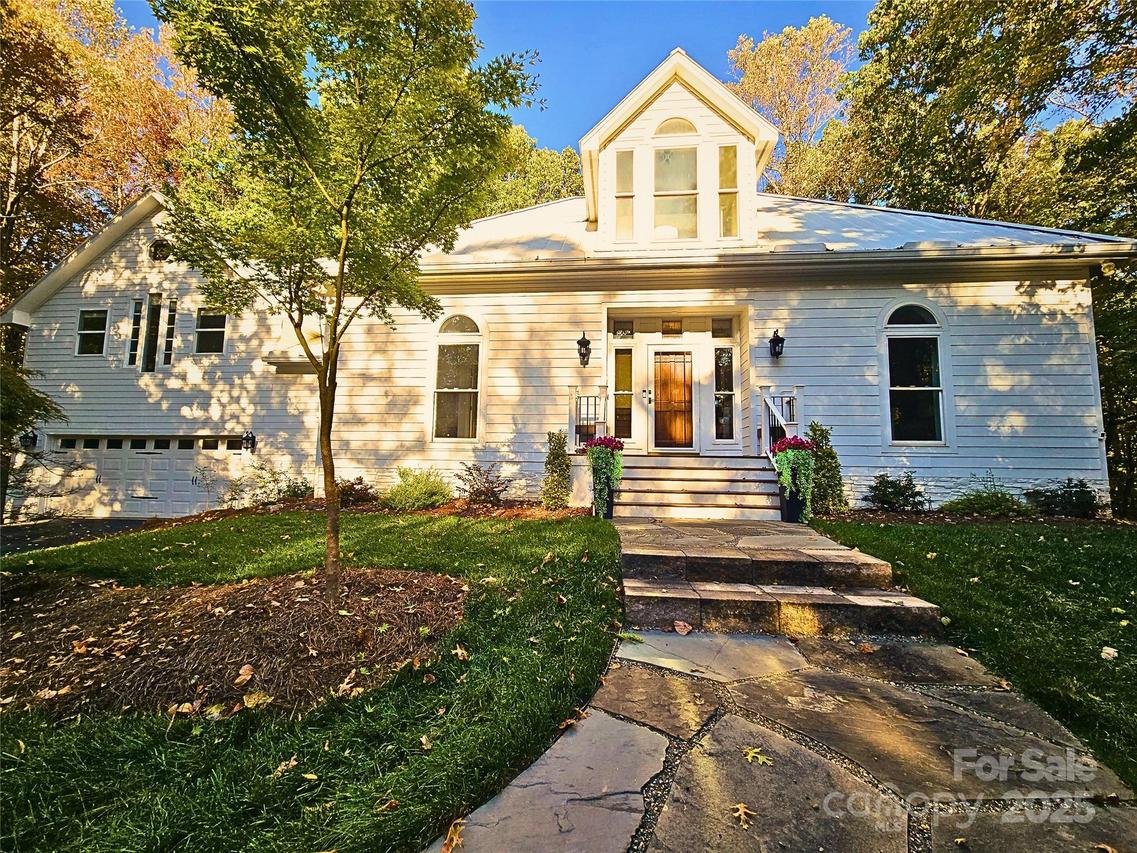 625 Lochaven Rd., Waxhaw, NC 28173