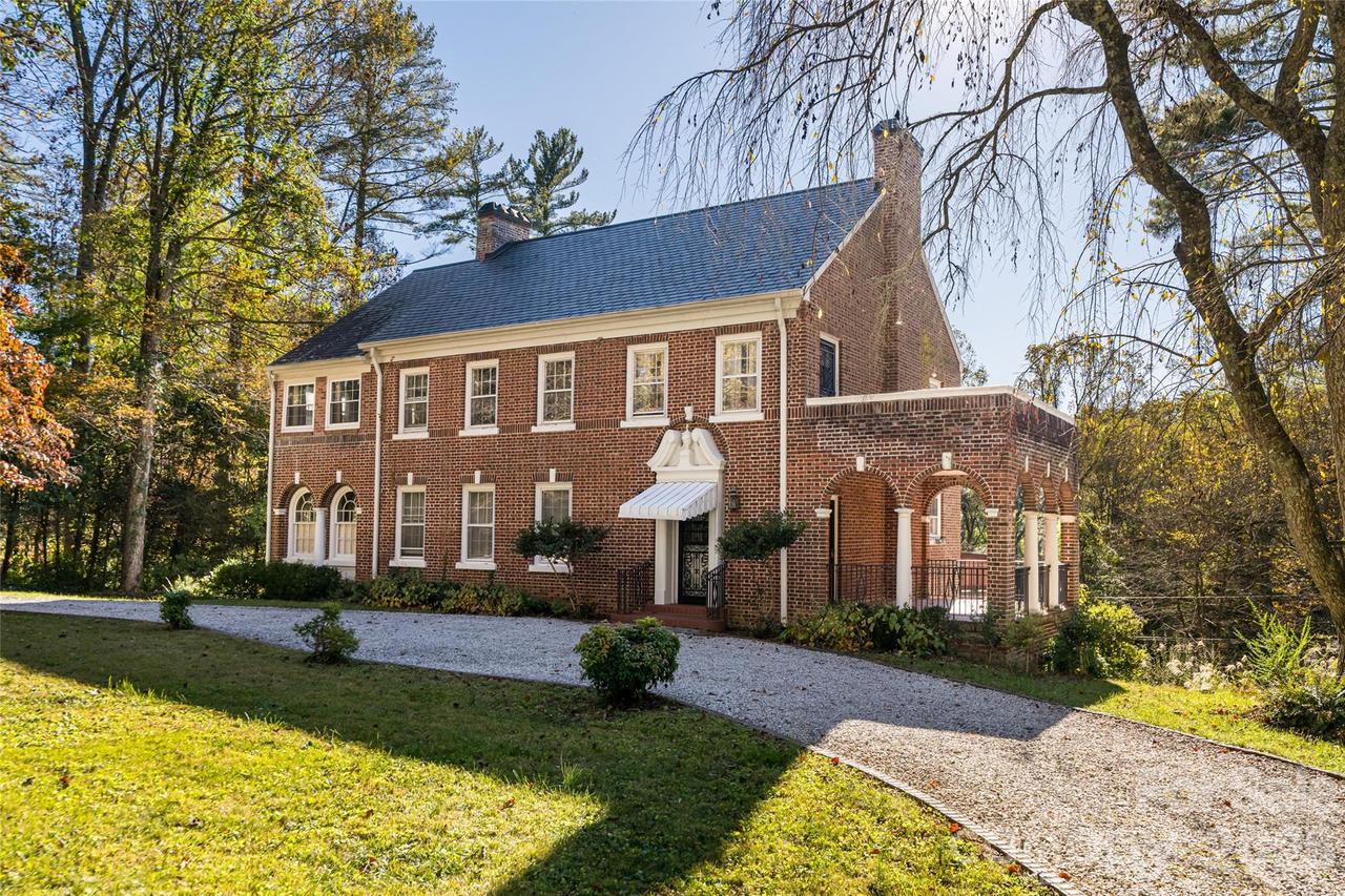 325 Vanderbilt Rd., Asheville, NC 28803