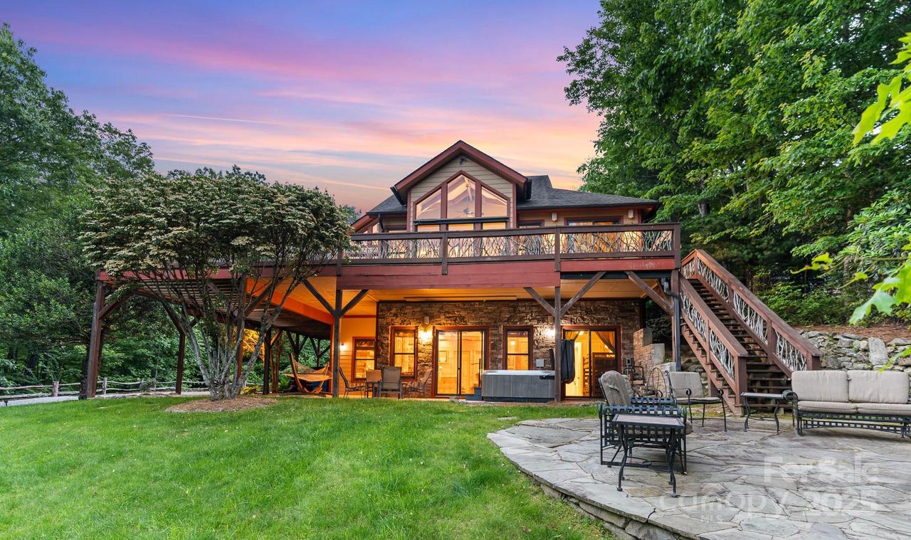 300 Falls View Dr., Lake Toxaway, NC 28774