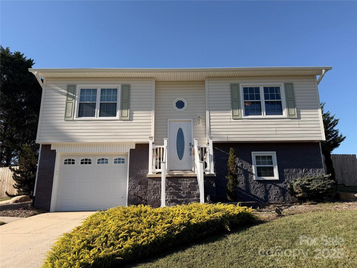 17 Maple Dr., Granite Falls, NC 28630