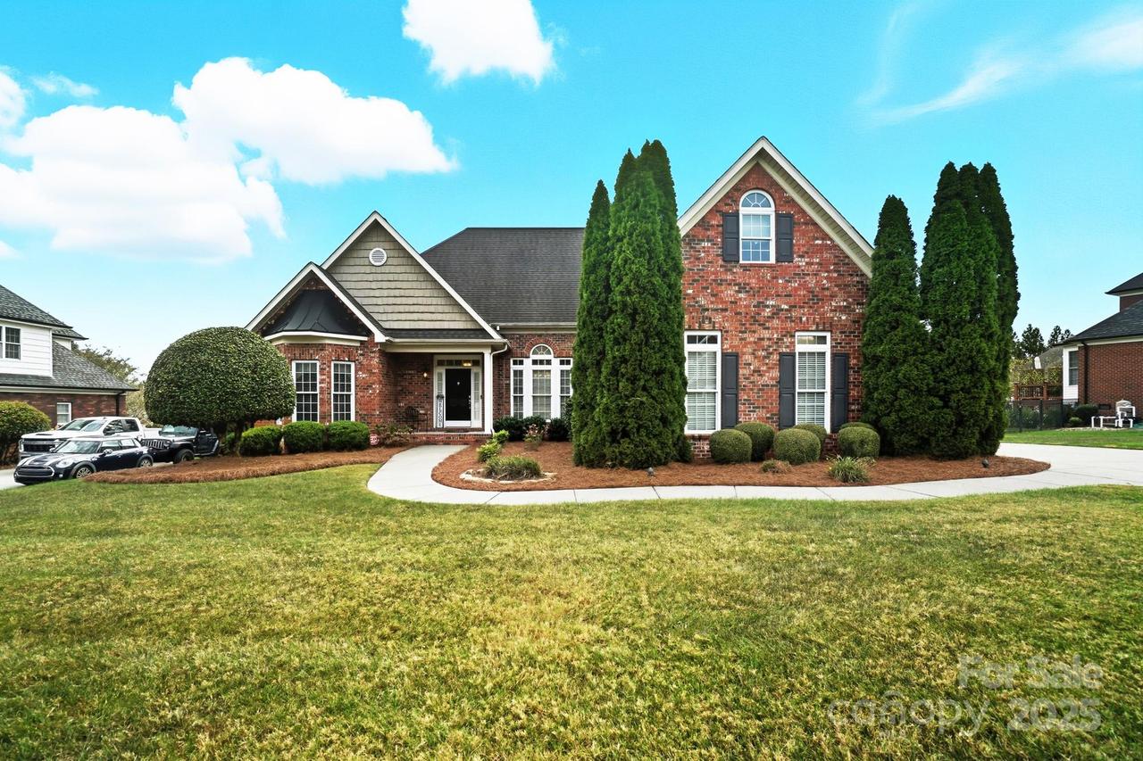 7935 Grimsby Cir., Harrisburg, NC 28075