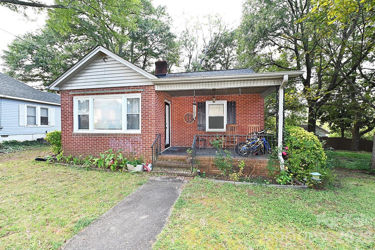 614 S Ashe Ave., Newton, NC 28658