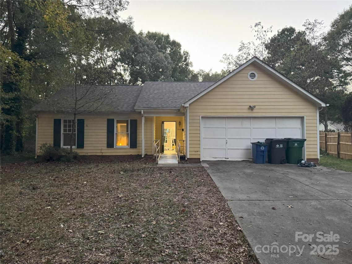 7541 Crestside Ln., Charlotte, NC 28227